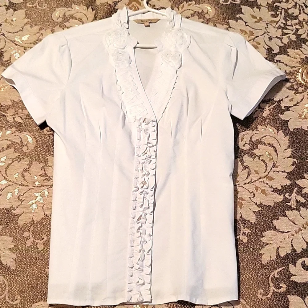 NWOT Crisp White Cotton Stretch Blouse, Short Sleeve, Ruffled V-neck, S - Picture 7 of 15